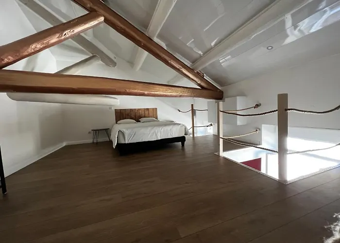 Nimes Superbe Appartement Duplex Climatisee